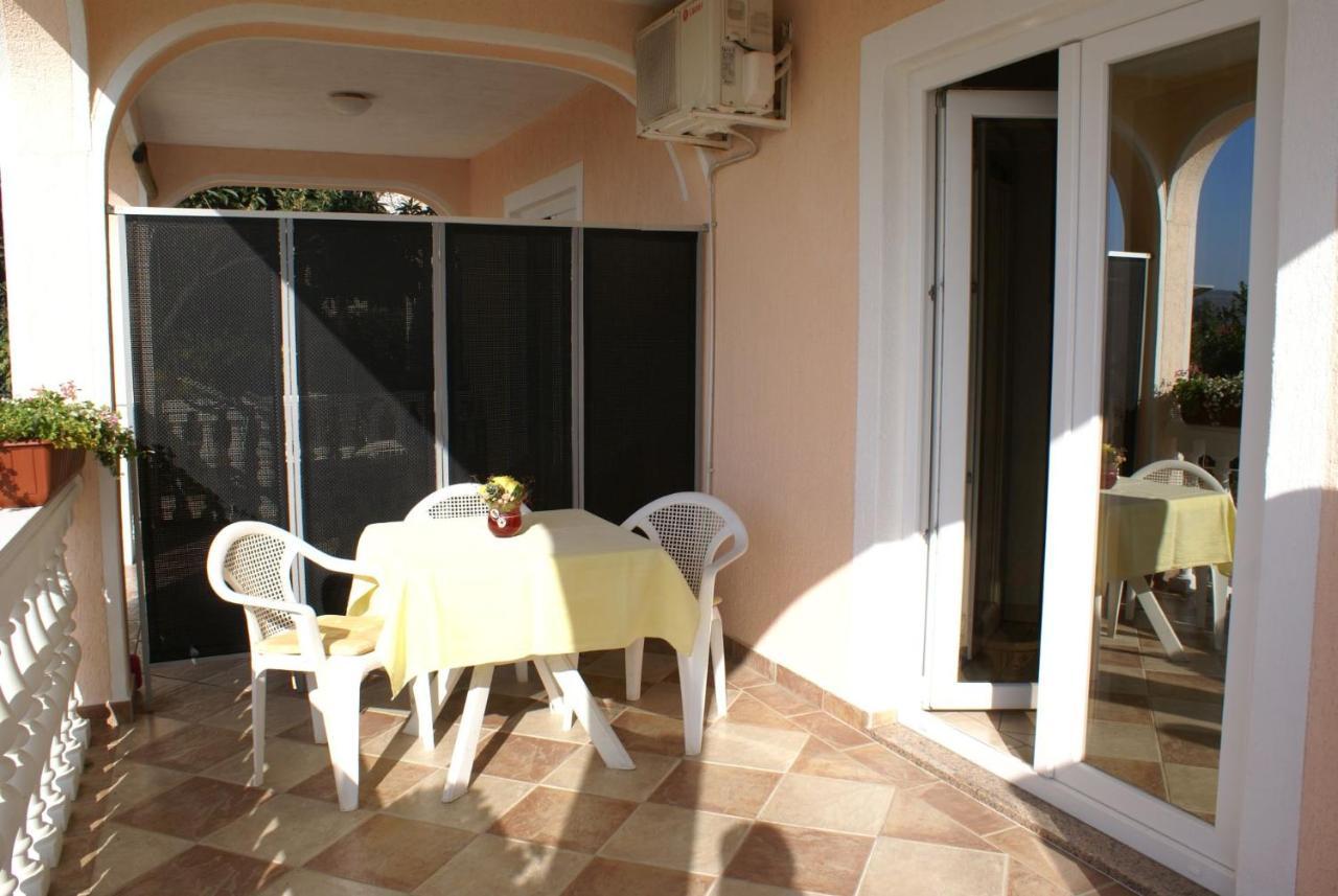 Apartment Nevenka Krk Town Buitenkant foto