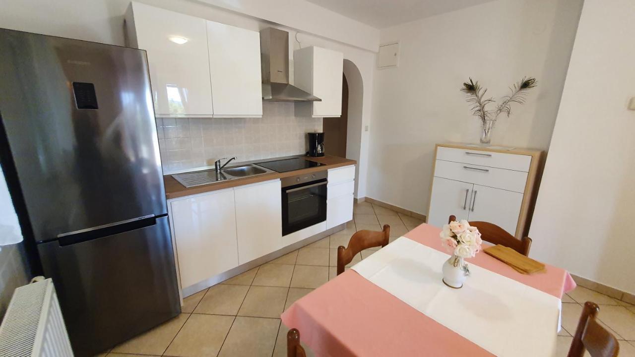 Apartment Nevenka Krk Town Buitenkant foto